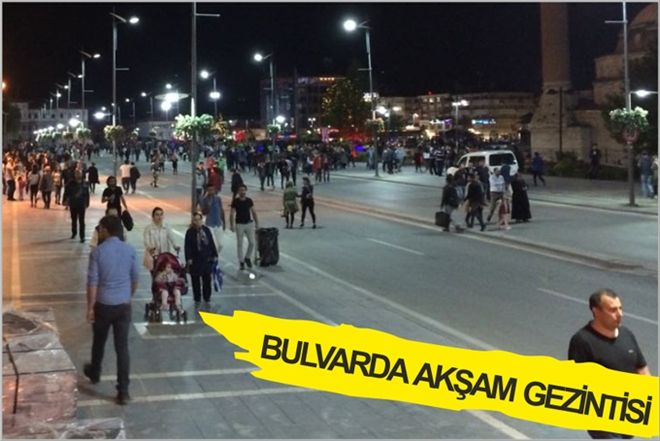 BULVARDA AKŞAM GEZİNTİSİ