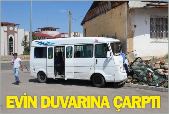 EVİN DUVARINA ÇARPTI: 5 YARALI