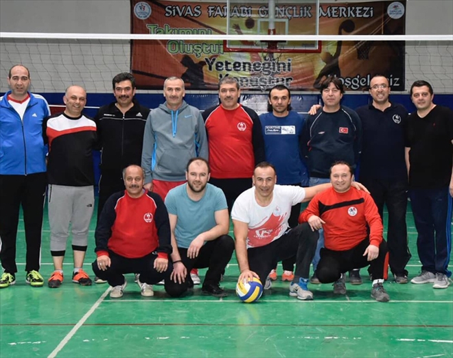 MÜDÜRLER VOLEYBOL OYNADI