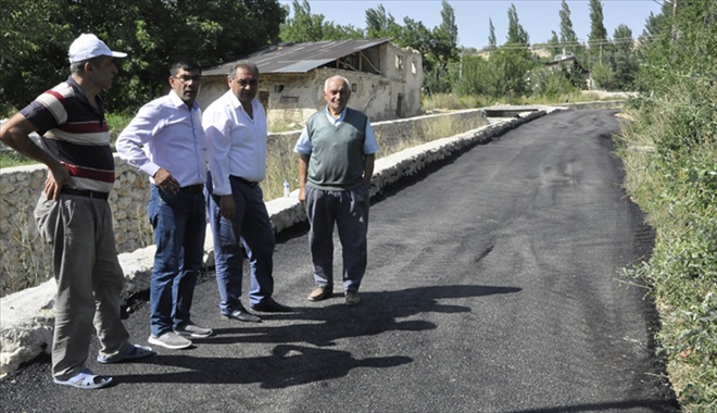 GÜRÜN´DE YOLLAR ASFATLANIYOR