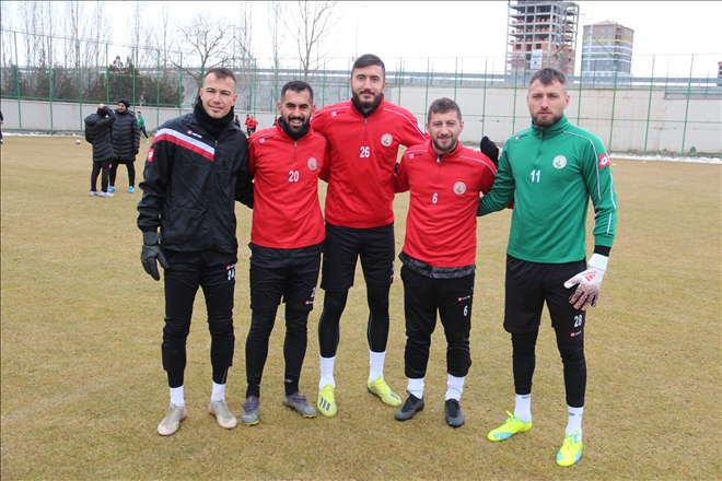 BELEDİYESPOR, 5 OYUNCUYU RENKLERİNE BAĞLADI