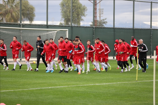 SİVASSPOR ARALIKSIZ ÇALIŞIYOR