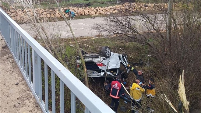 SUŞEHRİ´NDE OTOMOBİL DEVRİLDİ: 4 ÖLÜ