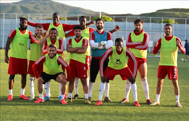 SİVASSPOR, DENİZLİ´YE BİLENİYOR 