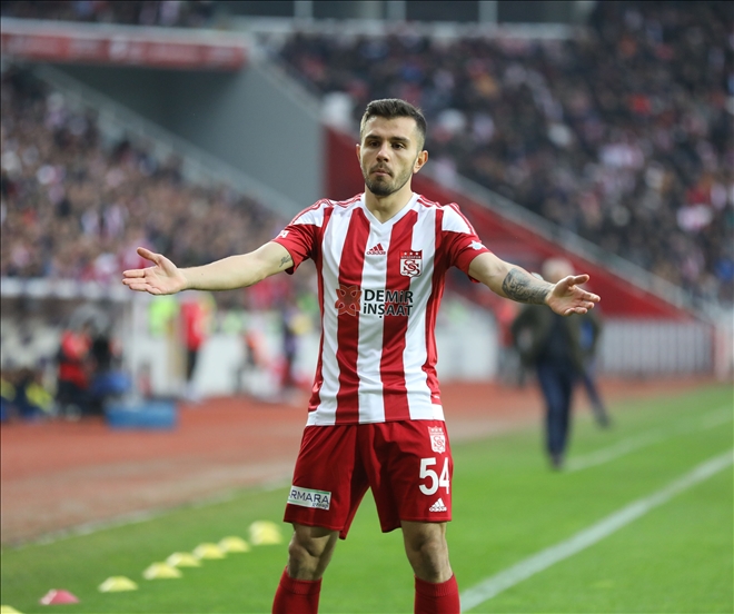 EMRE KILINÇ, SİVASSPOR´A VEDA ETTİ 