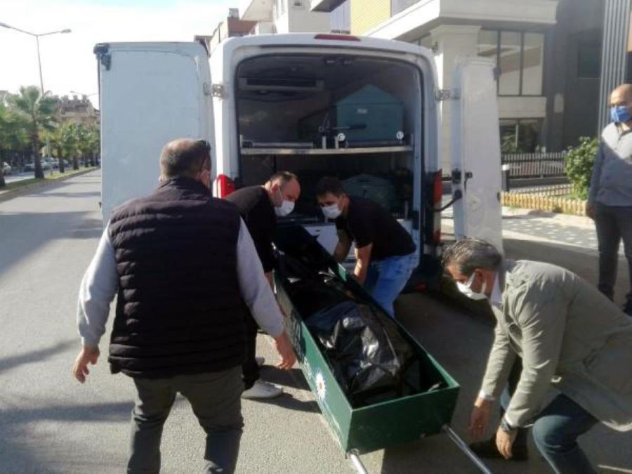 Otel odasında ölü bulundu