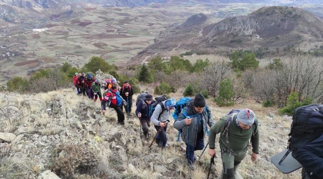 Zibraham Dağı'nın zirvesine tırmandılar