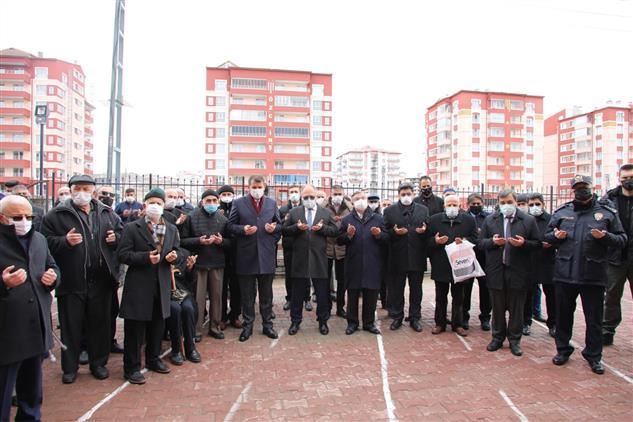 DUALARLA İBADETE AÇILDI