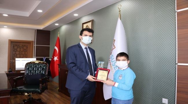 EN ÇOK KİTAP OKUYAN ÖĞRENCİLERE PLAKET