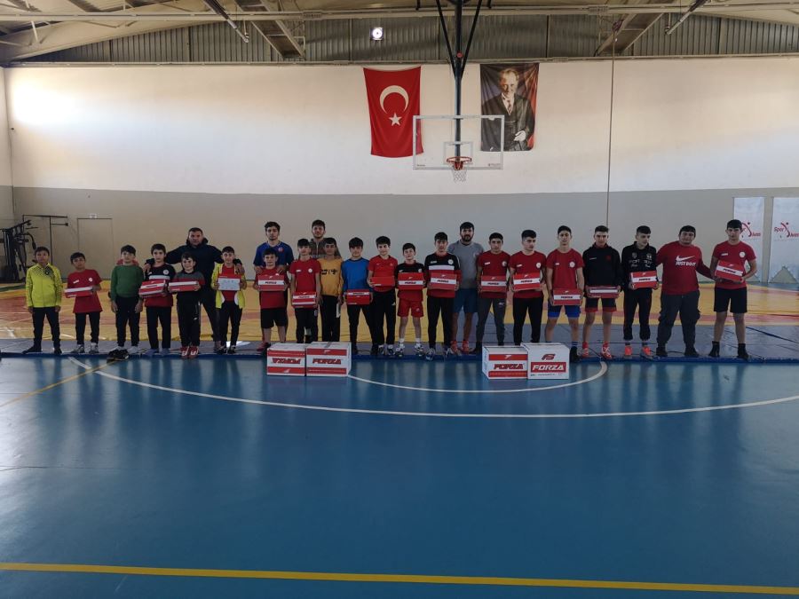 SİVASLI İŞ ADAMINDAN SPORCULARA DESTEK