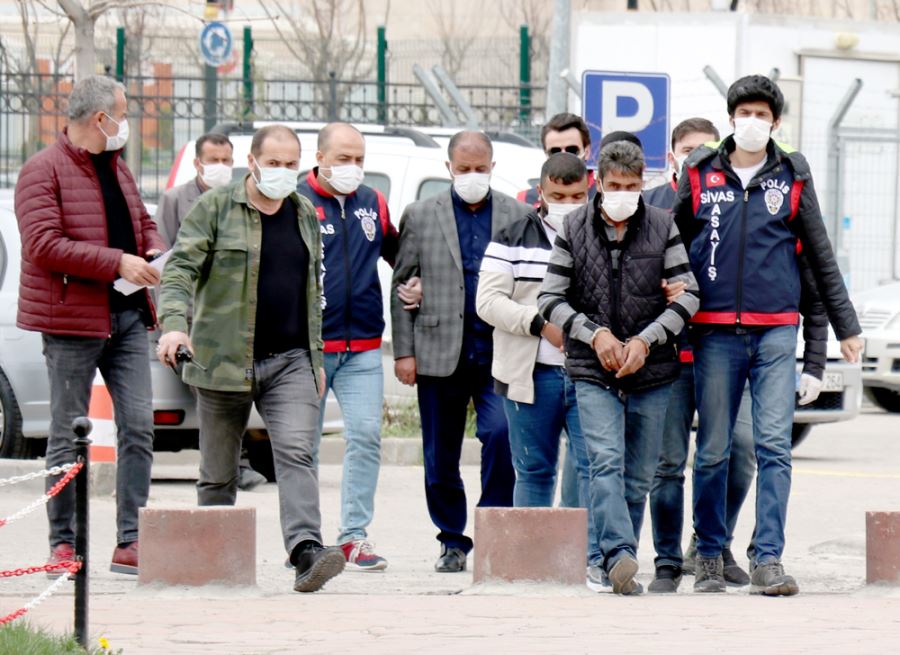 Sivas'ta 245 suç kaydı bulunan 5 dolandırıcı yakalandı