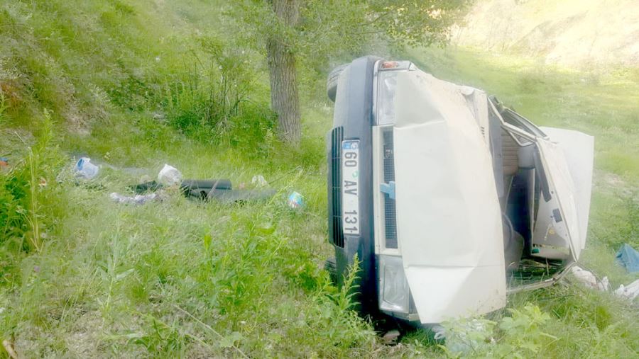 Sivas'ta otomobil devrildi: 1 ölü, 6 yaralı