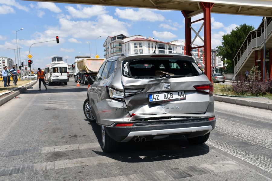 Sivas'ta zincirleme trafik kazası: 1 yaralı