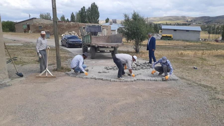 ULAŞ'TA PARKE TAŞI ÇALIŞMALARI