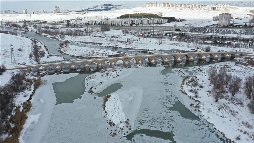 Kızılırmak ile Serpincik Göleti buz tuttu (Video)
