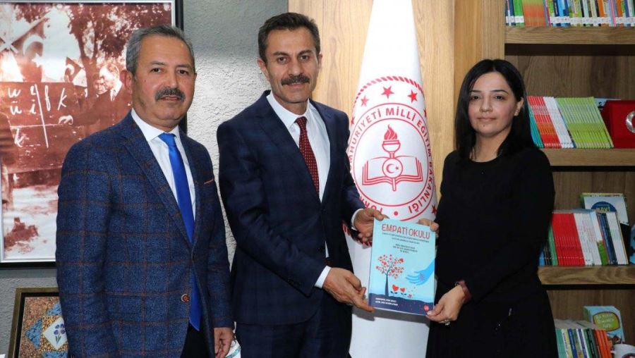 Öğretmenlerden ‘Empati Okulu’ kitabı