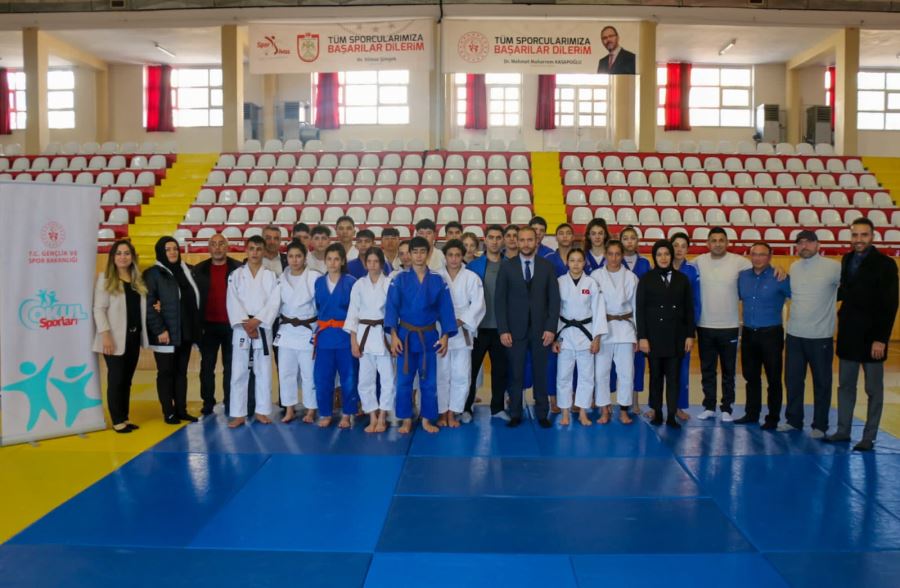 Judoda madalyalar sahiplerini buldu