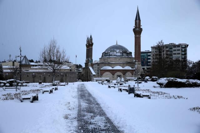 Sultan şehir beyaza büründü (Video)