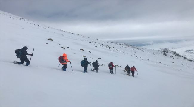 Kar ve tipiye rağmen tırmandılar