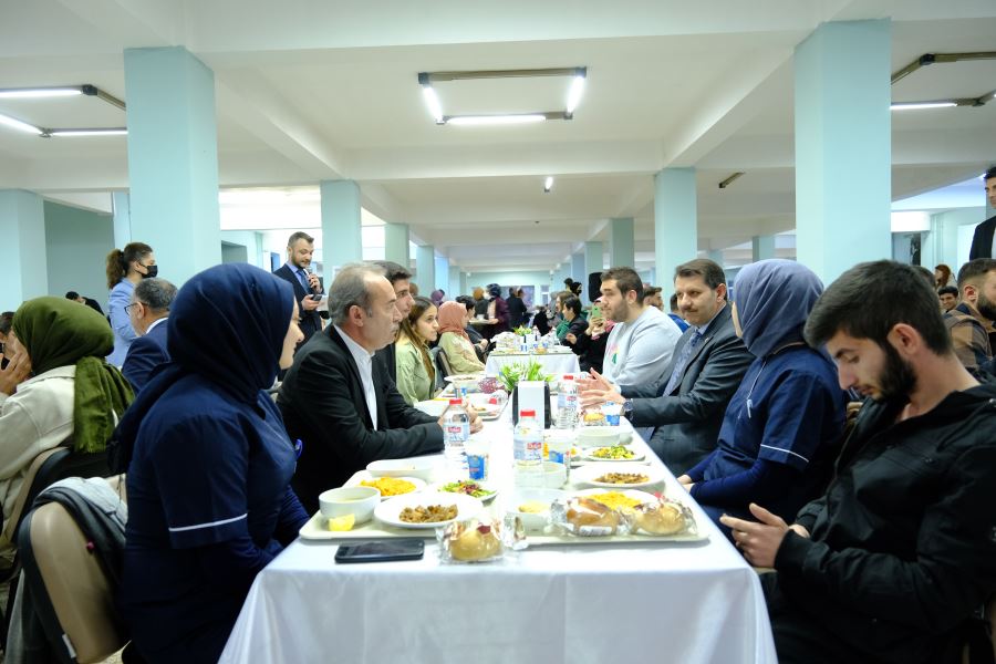 Öğrencilerin sofralarına konuk oldular (Video)