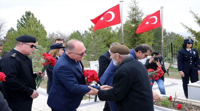 Polis Haftası'nda şehitliğe ziyaret 