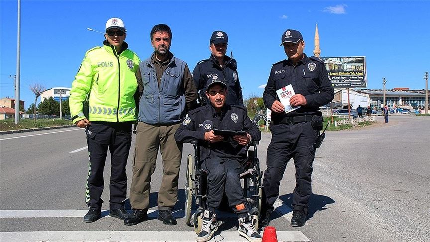 "Üniforma" hayalini polisler gerçekleştirdi