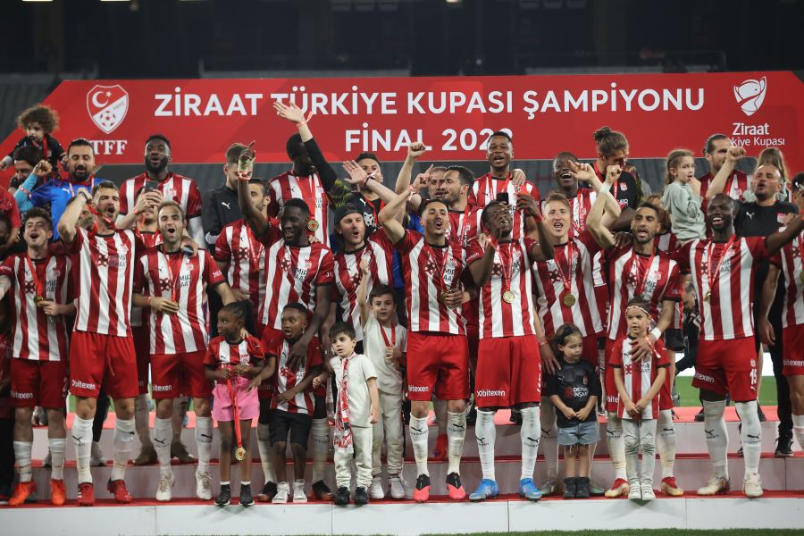 Sivasspor'da 6 futbolcunun sözleşmesi sona erdi