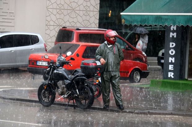 Sivas'ta sağanak yağış (Video)
