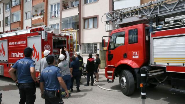 Binada çıkan yangında 5 kişi dumandan etkilendi (Video)