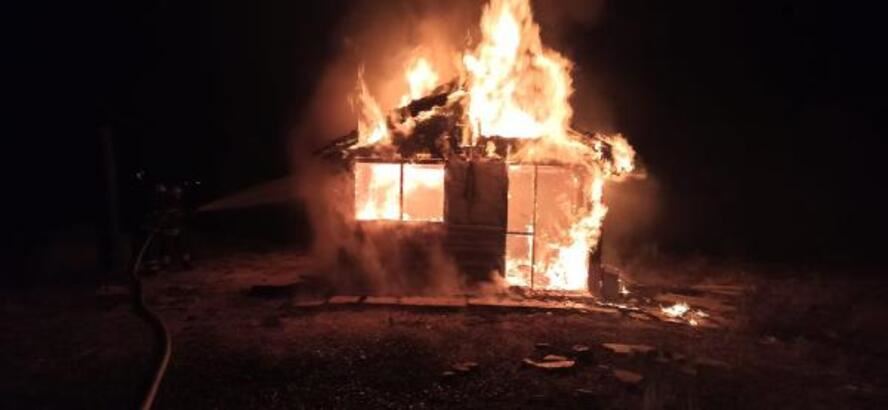Boş baraka alev alev yandı (Video)