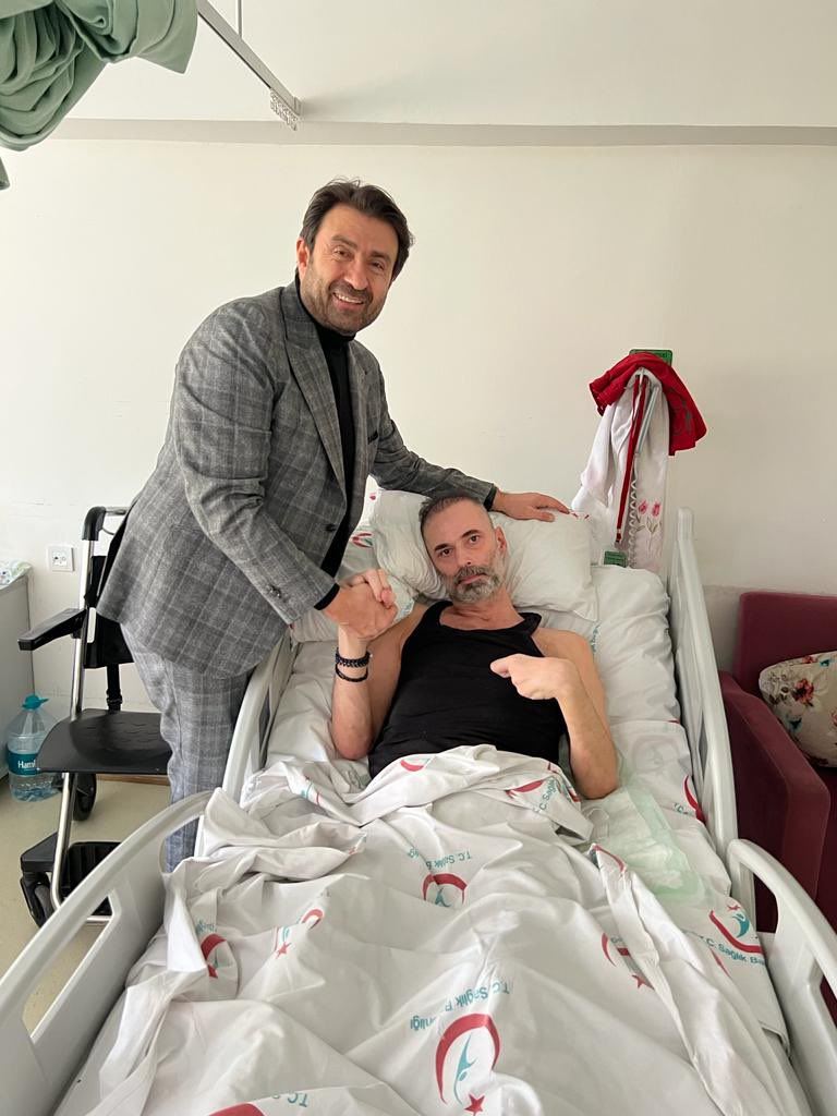 Aksu, tedavi gören eski Sivassporlu Ersen Martin’i ziyaret etti